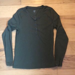Gap olive green ribbed Henley long sleeve size m